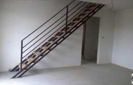 Apartament pe doua nivele, 4 camere, 80 mp, zona Piata Floresti