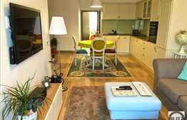 Apartament LA CHEIE, 3 camere, etaj intermediar, zona centrala, garaj subteran