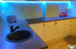 Apartament LA CHEIE, 3 camere, etaj intermediar, zona centrala, garaj subteran