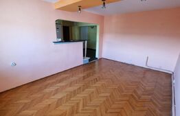 Apartament 3 camere, decomandat, 65 mp, balcon, boxa, parcare, zona Fantanele