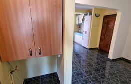 Apartament 3 camere, decomandat, 65 mp, balcon, boxa, parcare, zona Fantanele