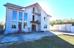 Casa individuala, 8 camere, 3 bai, 256 Su, 730 teren, Jucu Herghelie