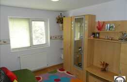 4 camere de vanzare, cu garaj si loc parcare, zona Kaufland