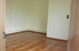 1 cam in zona Pietei Cipariu!