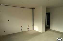 Vanzare 2 camere, 51 mp, balcon de 10 mp, zona de case! Parcare inclusa!