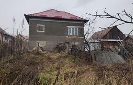 Casa demolabila, teren 1642 mp, Corusu