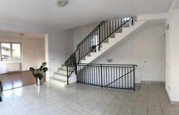 Duplex 140 mp utili, 5 camere, 2 bai, parcare, zona Centrala