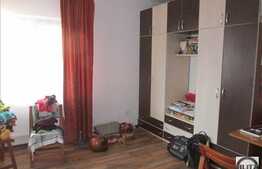 Vanzare 1 camera, 42 mp utili, balcon, decomandat! Zona strazii Stejarului!