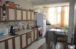 De vanzare 2 camere, 40 mp utili, zona strazii Florilor! Parcare inclusa!