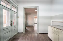 Casa 2 camere, 90 mp, garaj, beci, 210 mp de teren, zona centrala