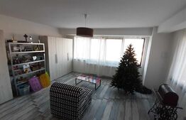 Apartament in vila 4 camere, decomandat, 120 mp si gradina 125 mp, Sub Cetate