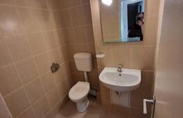 Apartament cu 3 camere cu balcon, etaj intermediar zona semicentrală 