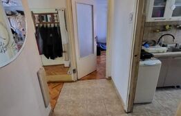 Apartament cu 3 camere cu balcon, etaj intermediar zona semicentrală 