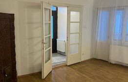 De vanzare, casa in Schei