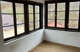 De vanzare, casa in Schei