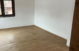 De vanzare, casa in Schei