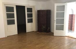 De vanzare, casa in Schei