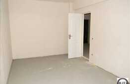 Apartament decomandat cu 3 camere, etaj intermediar