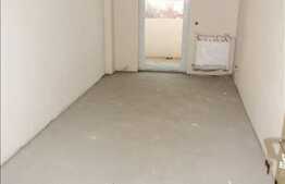 Apartament decomandat cu 3 camere, etaj intermediar