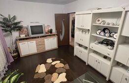 Apartament 4 camere decomandat + 2 balcoane, 2 bai etaj intermediar, Campului