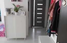 Apartament, 3 camere, 58 mp, loc de parcare, zona Terra