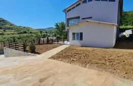 Casa cuplata, 400 mp utili si 650 mp de teren, sat Tauti