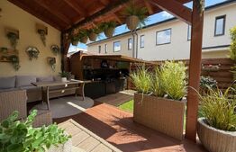 Duplex 4 camere, 120 mp utili, 300 mp teren, piscina incalzita, panouri solare