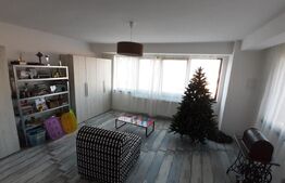 Casa tip duplex, 4 camere, garaj, 125 mp de gradina, zona Sub Cetate