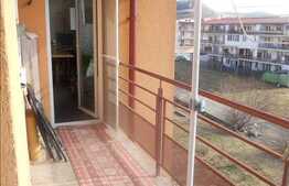 Inchiriere apartament partial mobilat! 2 camere, 61 mp, balcon! Zona Eroilor!