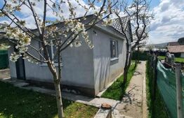 Casa individuala, suprafata 72 mp, teren 300 mp, sat Baciu, zona primariei!