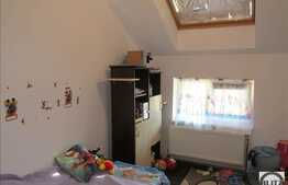 Mansarda de vanzare cu 3 camere, 60 mp, zona strazii Florilor! Loc parcare cu CF