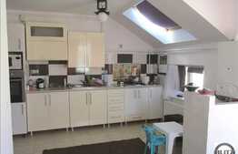 Mansarda de vanzare cu 3 camere, 60 mp, zona strazii Florilor! Loc parcare cu CF