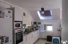 Mansarda de vanzare cu 3 camere, 60 mp, zona strazii Florilor! Loc parcare cu CF