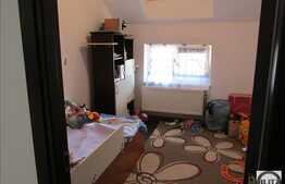 Mansarda de vanzare cu 3 camere, 60 mp, zona strazii Florilor! Loc parcare cu CF
