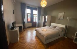 Apartament de 3 camere, decomandat, 121 mp, zona Piata Unirii