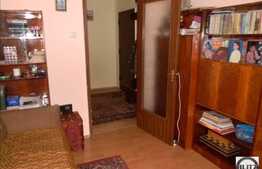 Vanzare apartament 3 camere, decomandat, 65 mp utili, zona Bucegi, boxa inclusa