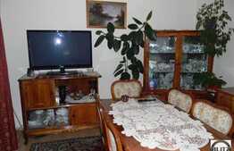 Vanzare apartament 3 camere, decomandat, 65 mp utili, zona Bucegi, boxa inclusa