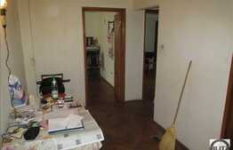 3 camere, 86 mp utili, decomandat, boxa la subsol, zona strazii Aleea Godeanu!