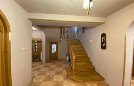 Vila cu potential de transformare in pensiune, 13 camere, Timisul de Sus, Brasov