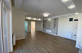 Apartament cu 3 camere, semidecomandate, 70 mp, zona Vivo
