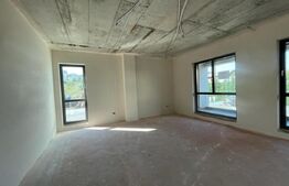 Spatiu comercial, 150mp, parcare, vitrina, zona Vivo 