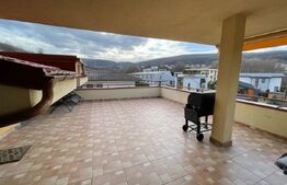 Casa individuala, 434 mp, parcare, 947 mp curte, zona Campului 