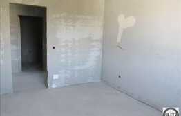 De vanzare apartament cu 3 camere, 60 mp, 2 parcari, semifinisat, zona Tauti!