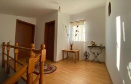 De vanzare casa cu doua intrari separate, 1000mp teren (toate utilitatiile) 