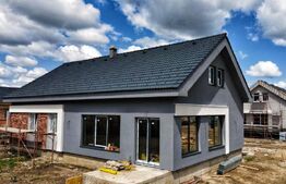 Casa individuala intr-un cartier privat, 180 mp utili, teren generos 