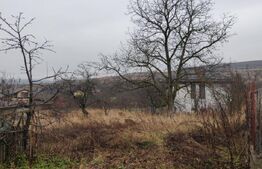 Casa demolabila, teren 1000 mp, zona Corusu