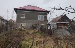 Casa demolabila, teren 1000 mp, zona Corusu