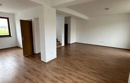 Casa pe Două Niveluri în Sanpetru, 154 mp