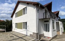 Casa compusa din 2 corpuri, 6 camere, 500 mp teren, Chinteni