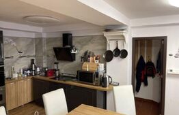 Casa cu 5 camere, 300 mp, zona Piata Sfatului 